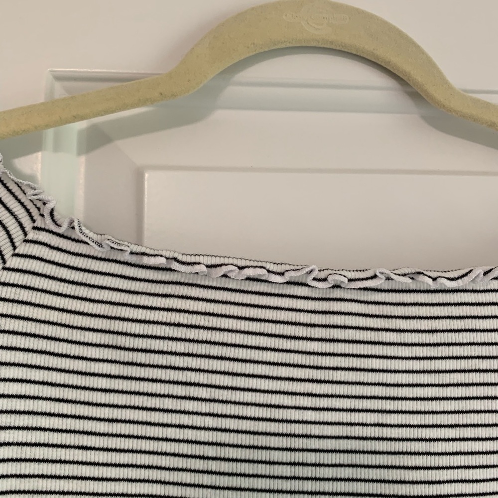 Hollister Ribbed Off-the-Shoulder Top - Picture 3 of 3